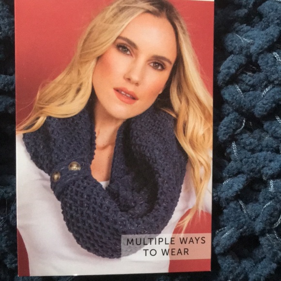 With tags 3 infinite scarfs - Picture 2 of 4